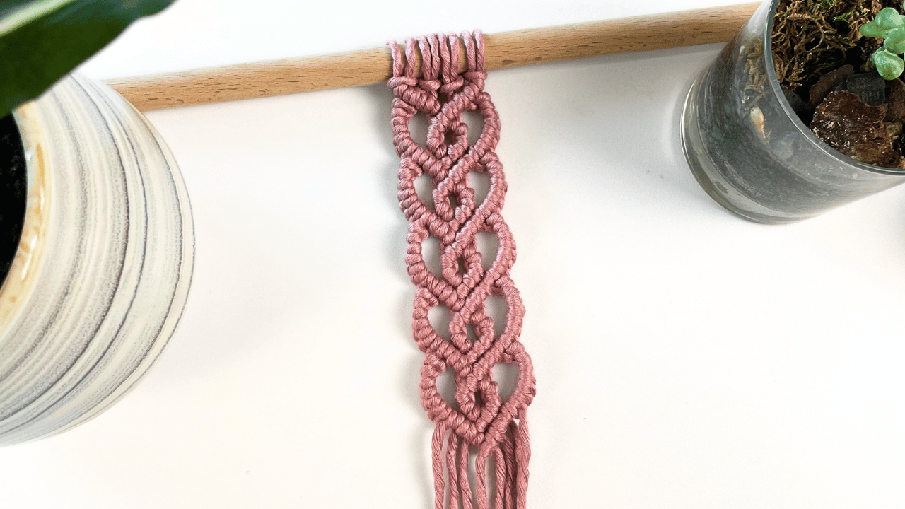 A STUNNING Heart Chain – A Must-Know Macrame Knot Pattern – Bochiknot